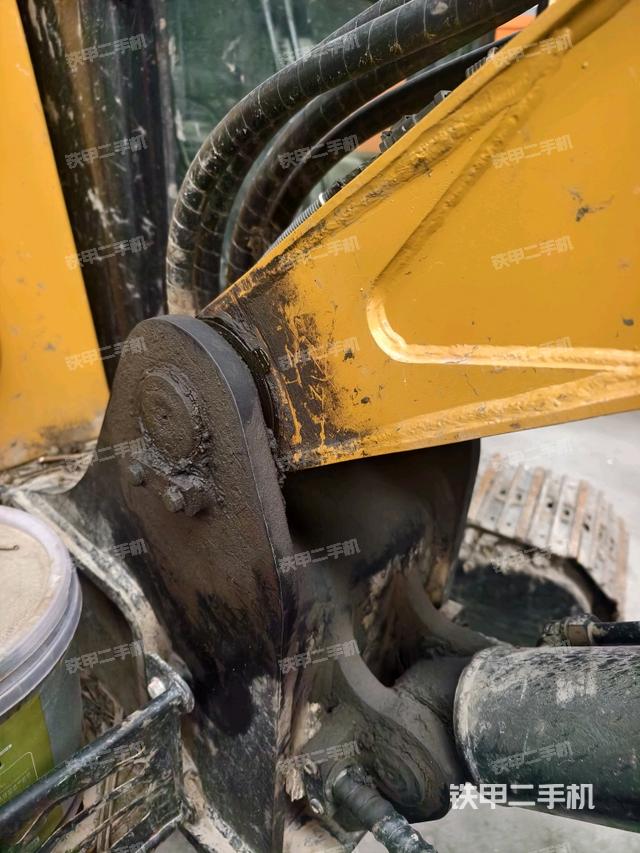 大臂根部?斜（工作和回轉(zhuǎn)裝置）