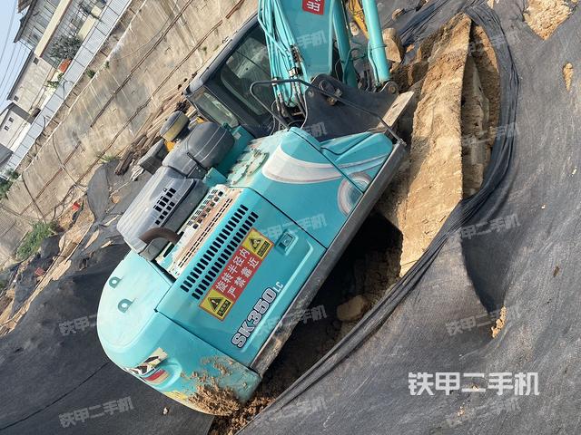 駕駛室整體(整機(jī)外觀) 駕駛室整體(整機(jī)外觀)