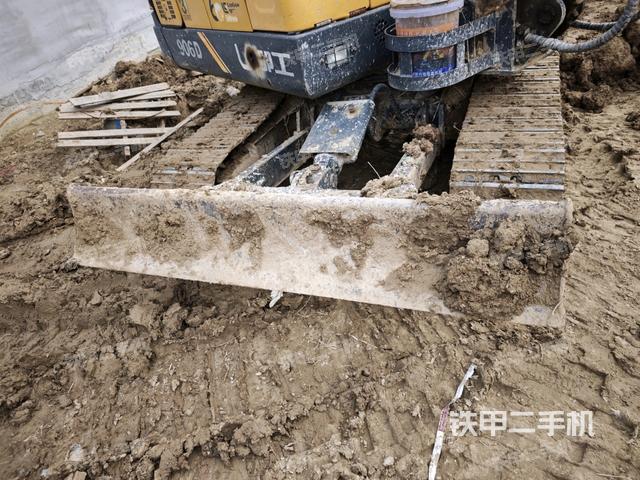 转盘和下车架正前（工作和回转装置）