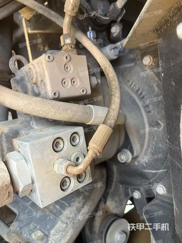 液壓泵艙室正面整體（整機(jī)外觀）