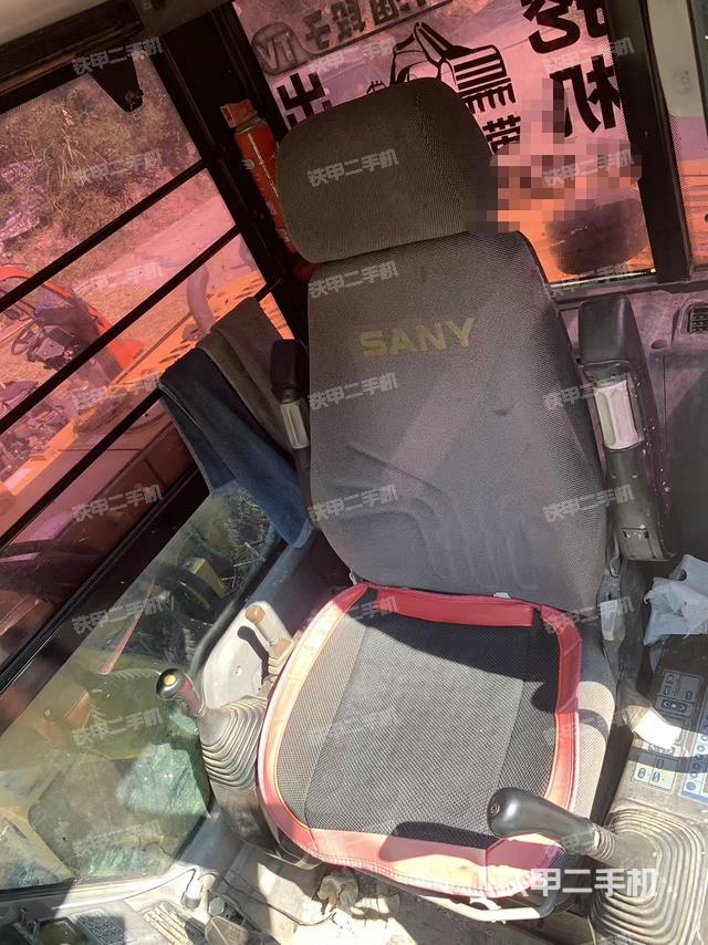 駕駛室整體（整機外觀）