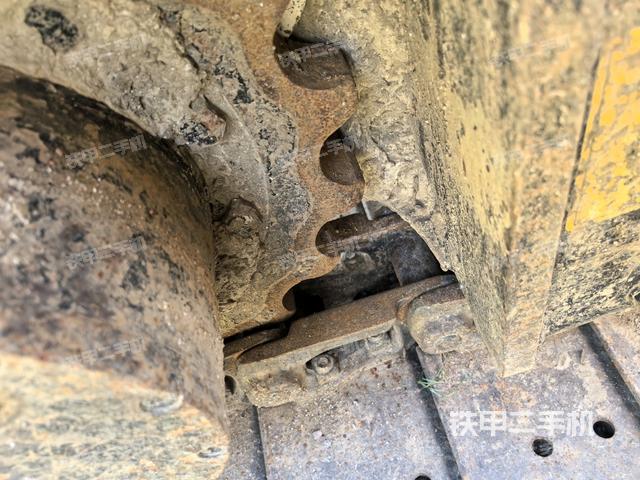 左驅(qū)動輪（行走機構(gòu)）