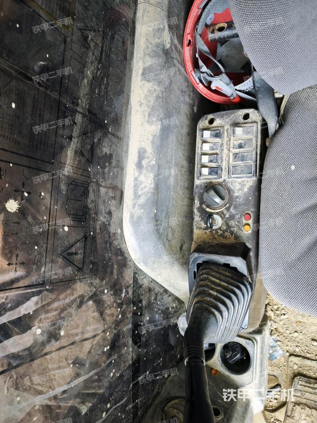 座椅右側(cè)控制臺/鑰匙門/油門/含右手柄（駕駛室部分）