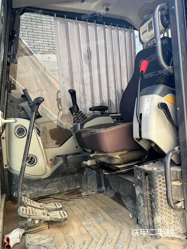 駕駛室整體（整機(jī)外觀）