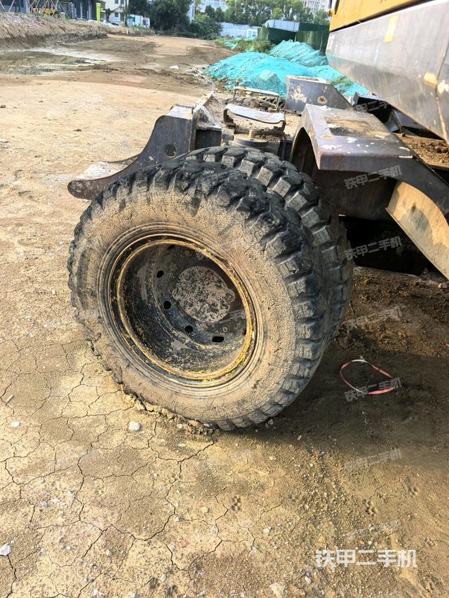 右驅動輪（行走機構）