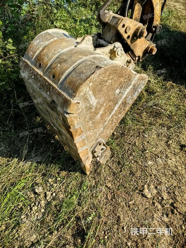 铲斗45度(工作和回转装置) 铲斗45度(工作和回转装置)