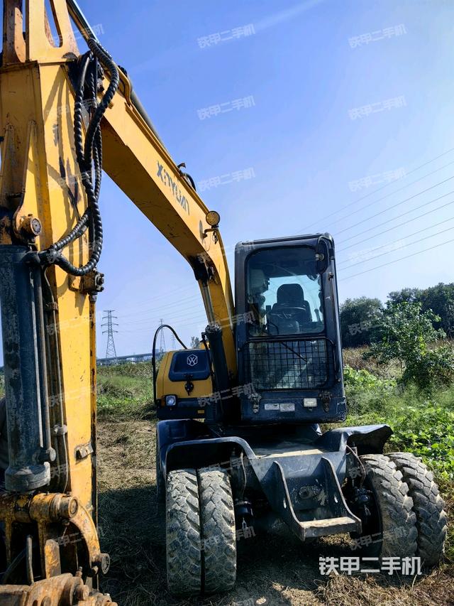 大臂整体 右侧(工作和回转装置) 大臂整体 右侧(工作和回转装置)