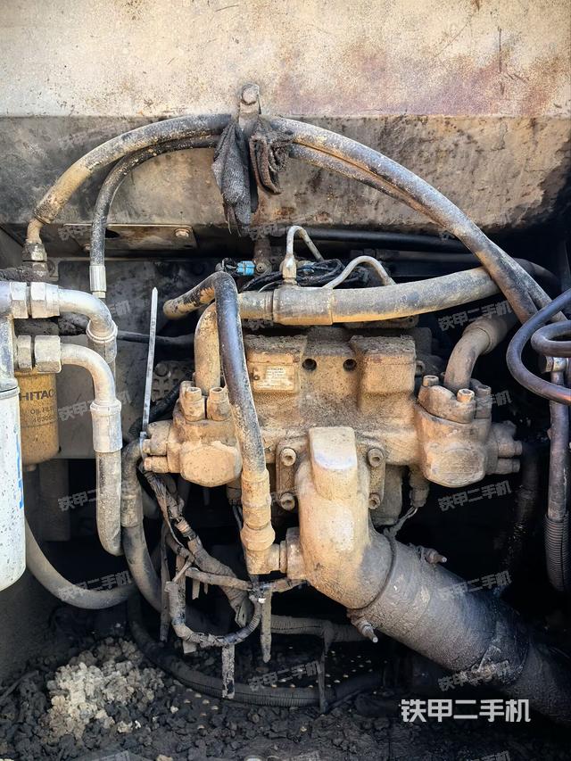 液壓泵艙室正面整體（整機(jī)外觀）