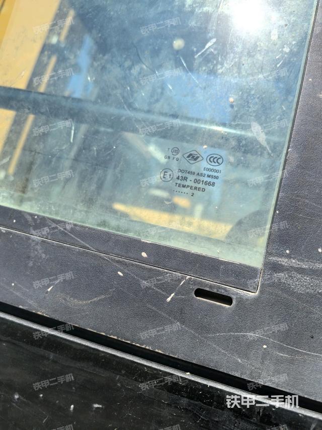 后窗玻璃角標（駕駛室部分）