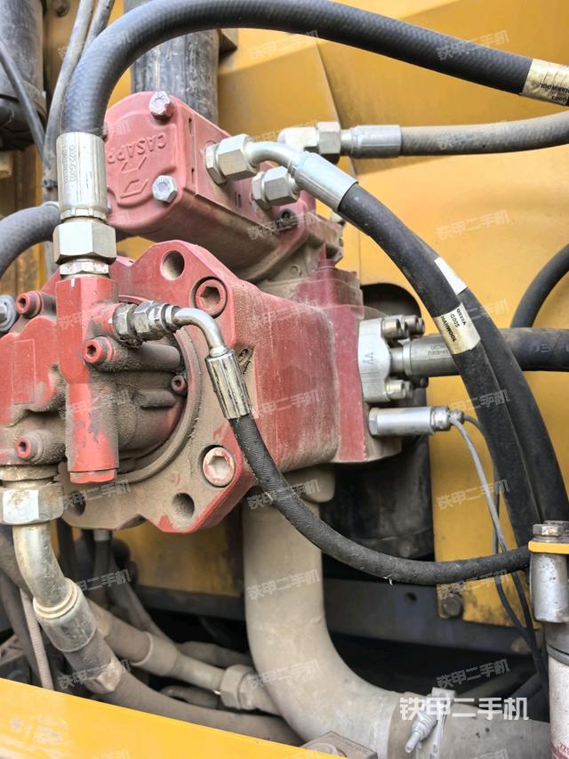 液壓泵斜45?左（大件艙室）