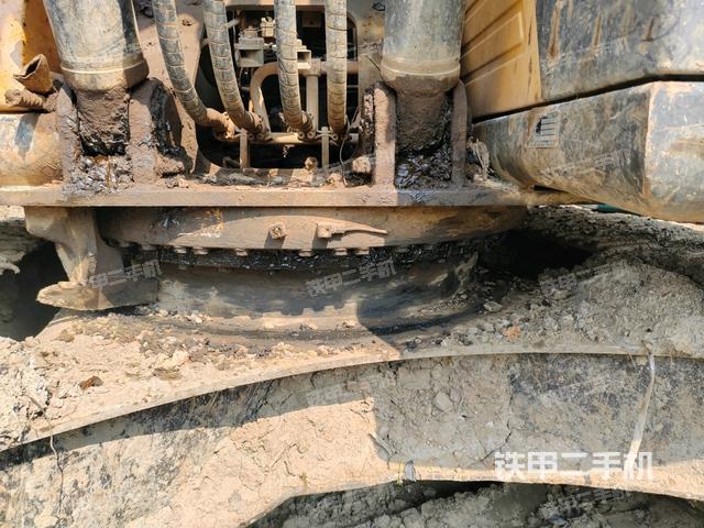 转盘和下车架正前（工作和回转装置）