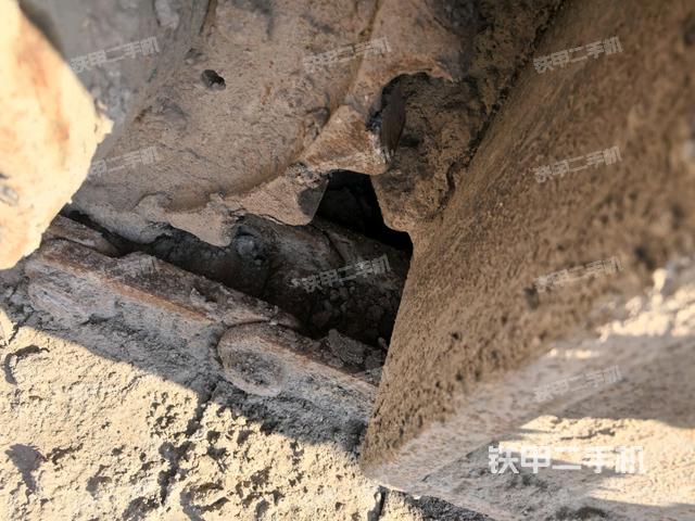 右驅(qū)動輪（行走機構(gòu)）