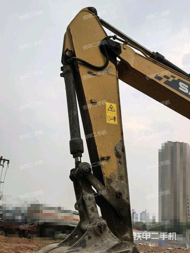 小臂整体左后（工作和回转装置）