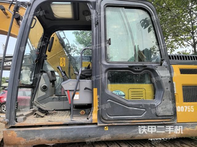 駕駛室正側(cè)（駕駛室部分）