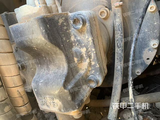 液壓泵艙室正面整體（整機外觀）