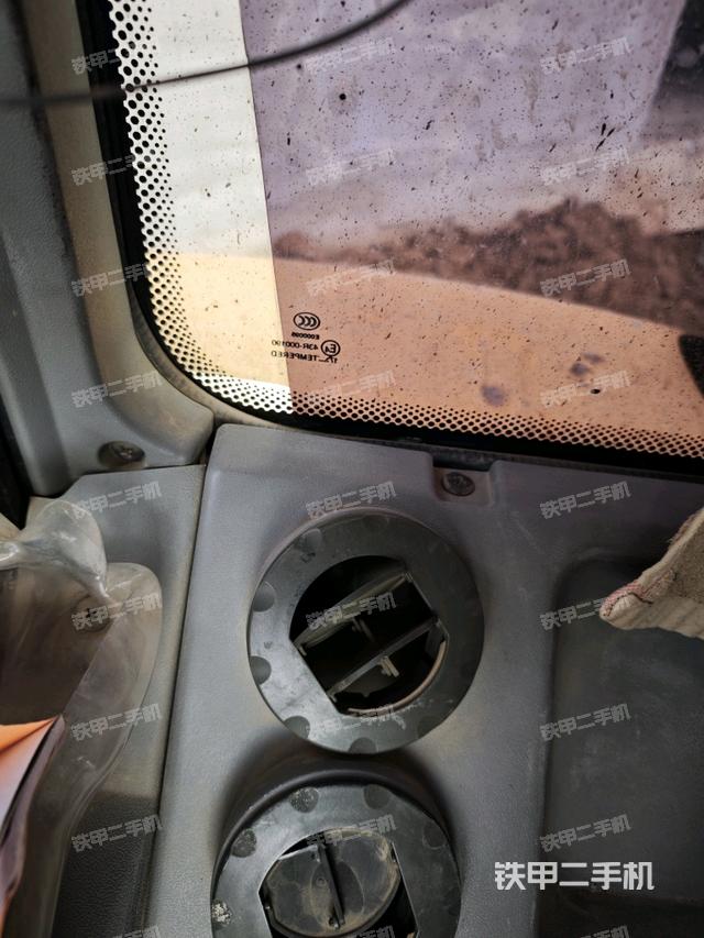 后窗玻璃角标（驾驶室部分）