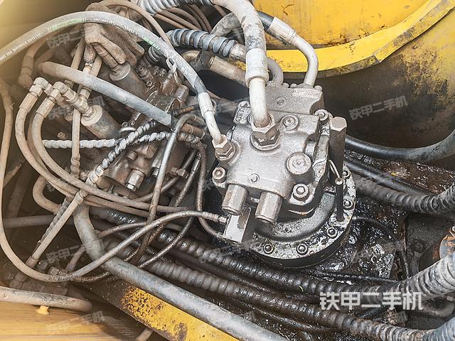 回转马达和主控阀（整机外观）