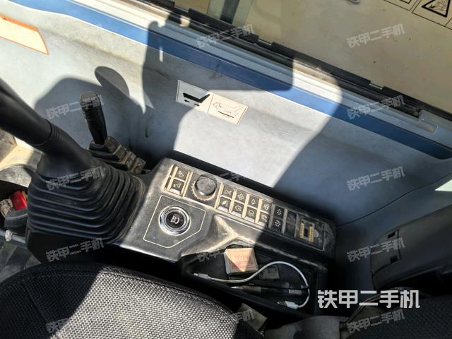 座椅右側(cè)控制臺/鑰匙門/油門/含右手柄（駕駛室部分）