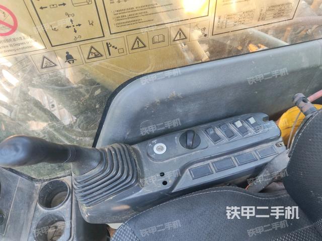 座椅右側(cè)控制臺/鑰匙門/油門/含右手柄（駕駛室部分）