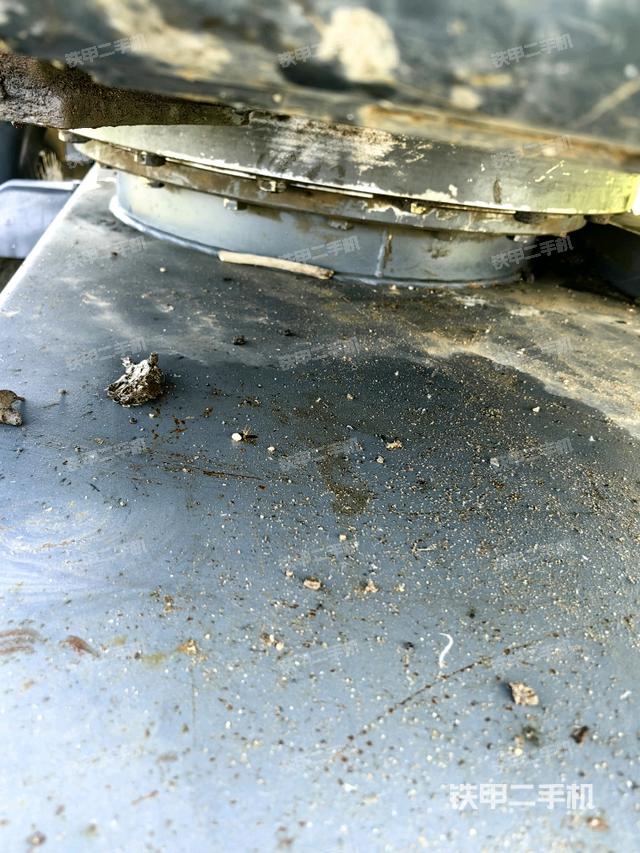 转盘和下车架正前(工作和回转装置) 转盘和下车架正前(工作和回转装置)