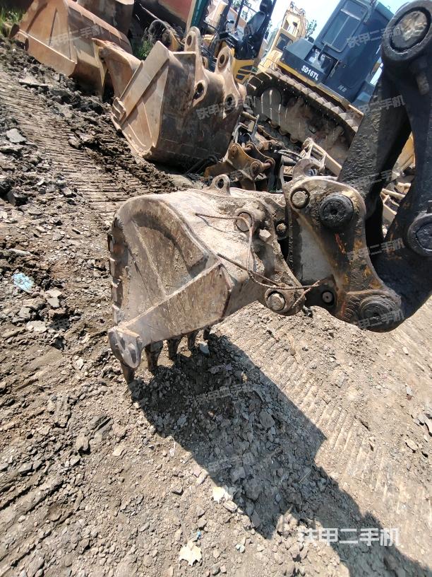 铲斗右后整体（工作和回转装置）