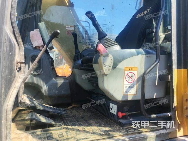 后窗玻璃角標（駕駛室部分）