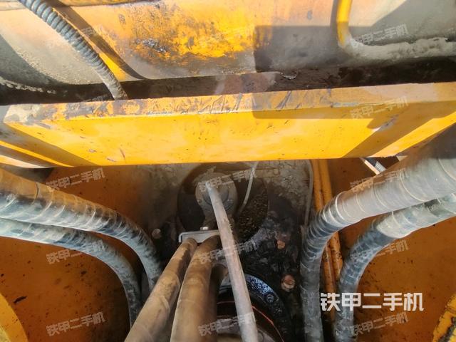 中央回转接头特写(上车部件) 中央回转接头特写(上车部件)