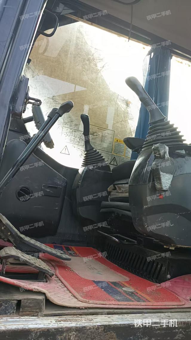 驾驶室整体（整机外观）