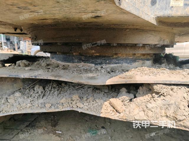 转盘和下车架正前（工作和回转装置）