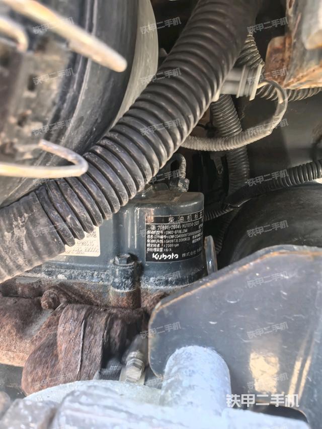 回转马达和主控阀（整机外观）