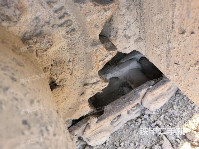 右驅動輪（行走機構）