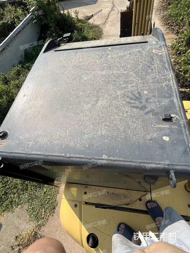 駕駛室頂部（整機外觀）