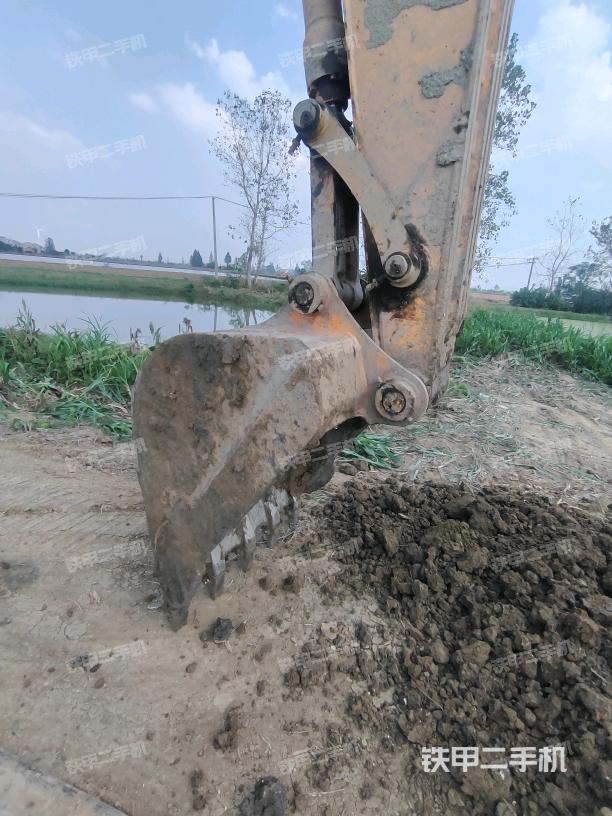 铲斗45度(工作和回转装置) 铲斗45度(工作和回转装置)