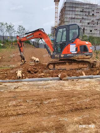 斗山DX55-9C挖掘机实拍图片