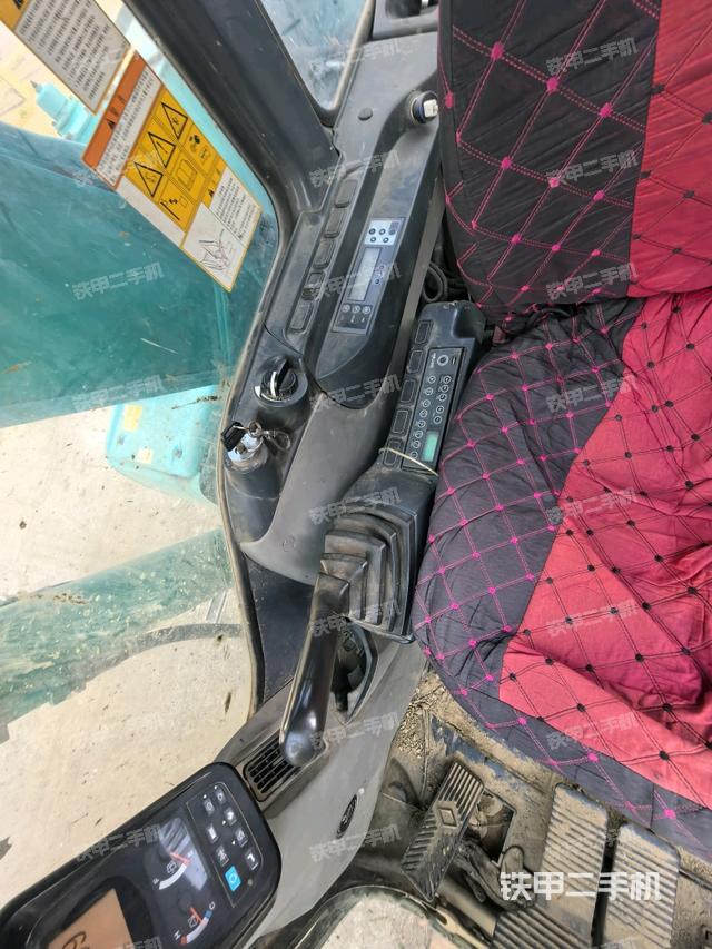 座椅左侧控制台/音响/含左手柄（驾驶室部分）