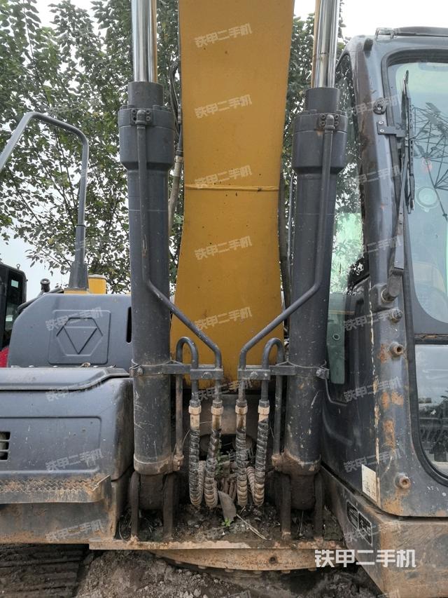 大臂油缸整體?豎拍（工作和回轉(zhuǎn)裝置）