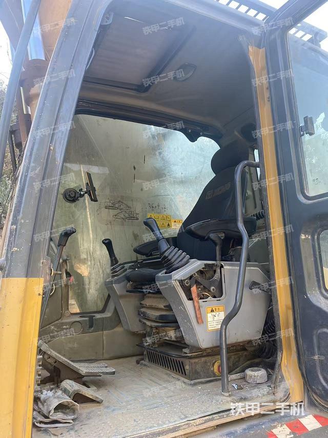 駕駛室整體（整機(jī)外觀）