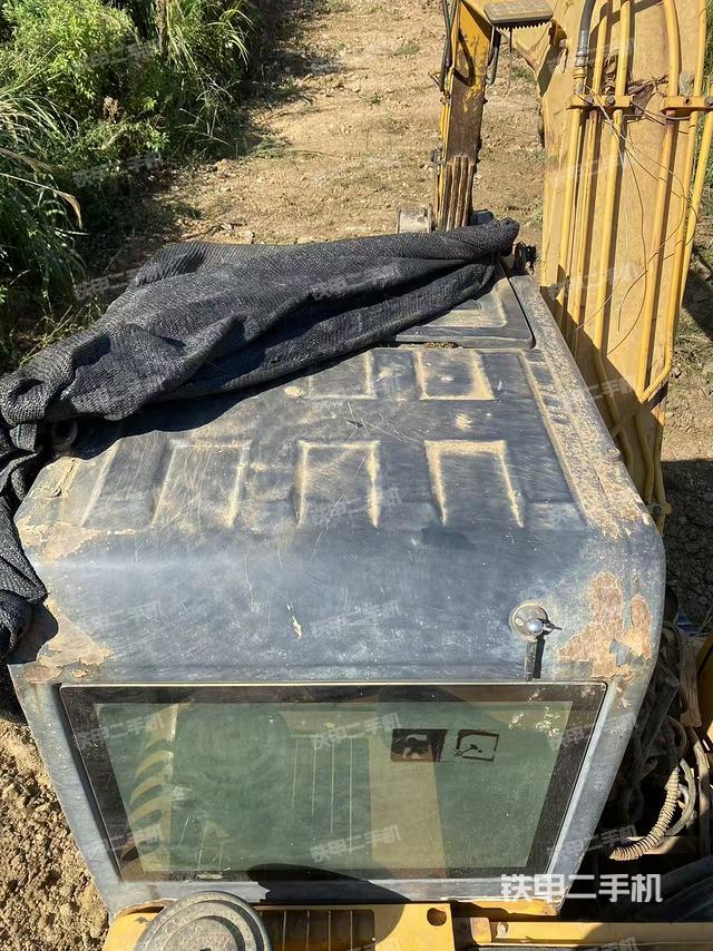 駕駛室頂部（整機外觀）