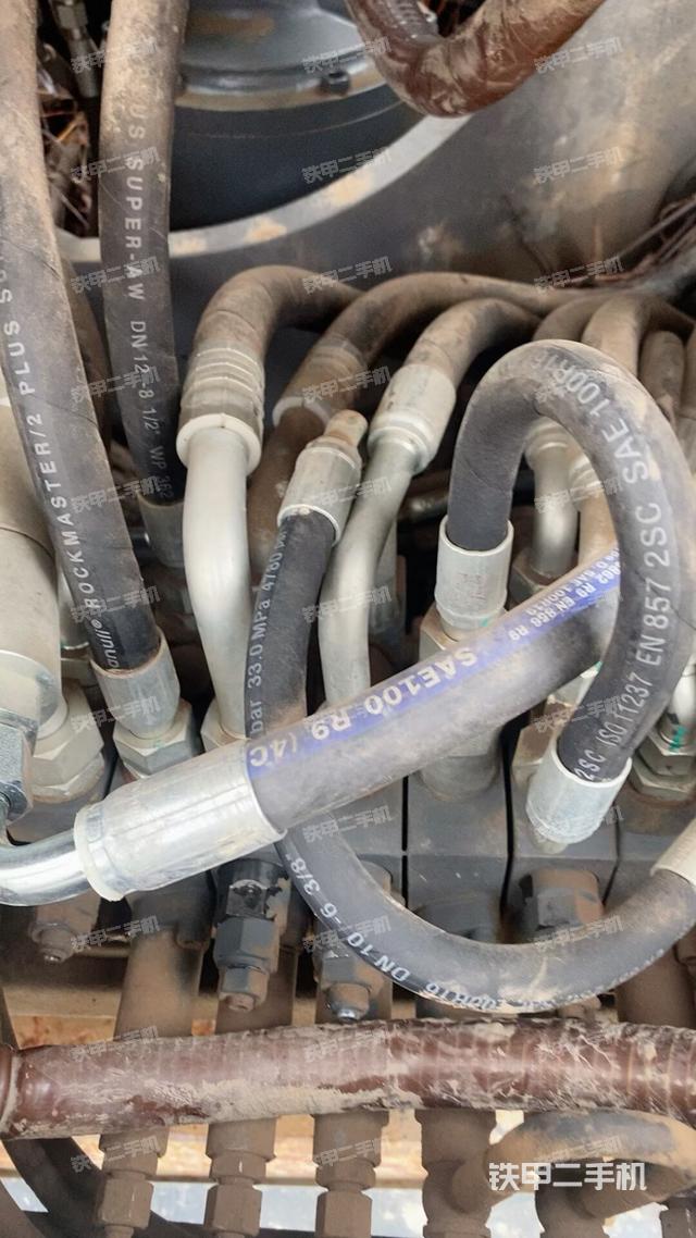 回轉(zhuǎn)馬達和主控閥（整機外觀）