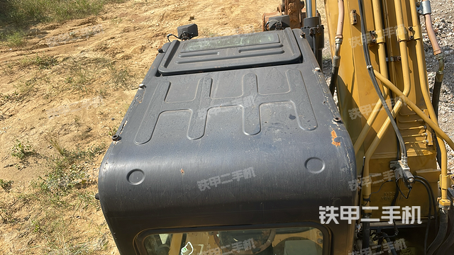 驾驶室顶部（整机外观）