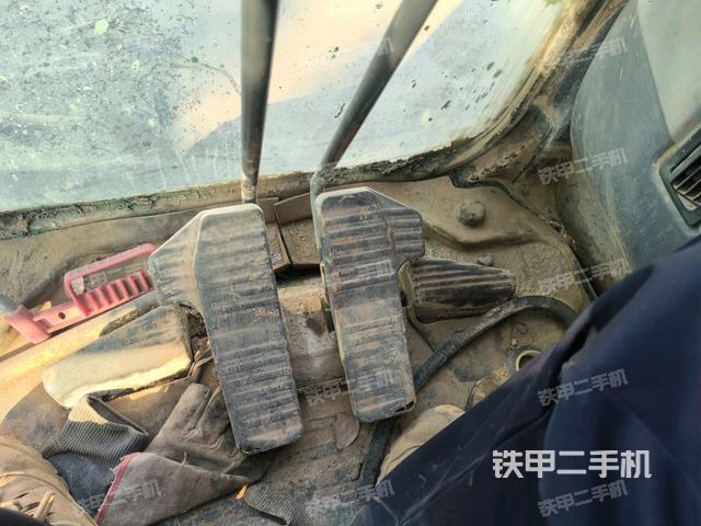 座椅右侧控制台/钥匙门/油门/含右手柄（驾驶室部分）