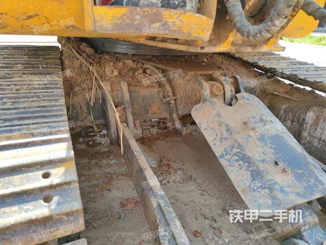 轉(zhuǎn)盤(pán)和下車架正前（工作和回轉(zhuǎn)裝置）