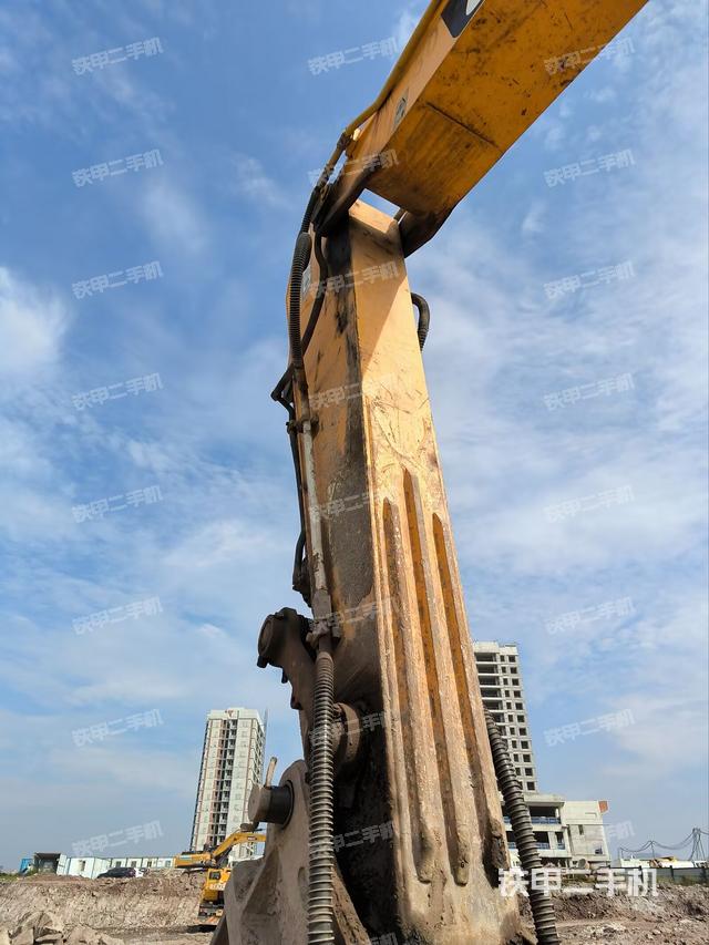 小臂整体左后（工作和回转装置）