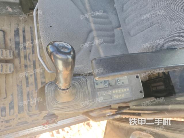 座椅左側(cè)控制臺/音響/含左手柄（駕駛室部分）