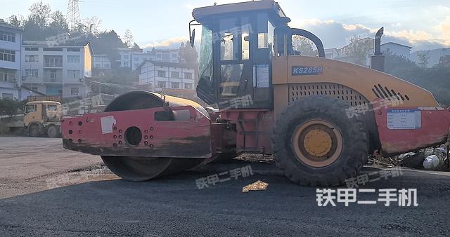 整机右侧（设备外观及核心部件）