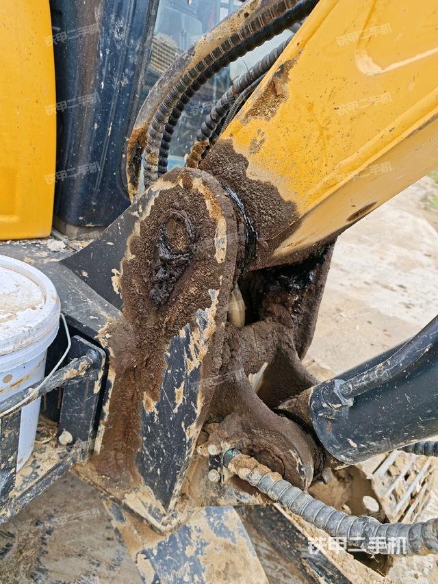 大臂根部?斜（工作和回轉(zhuǎn)裝置）