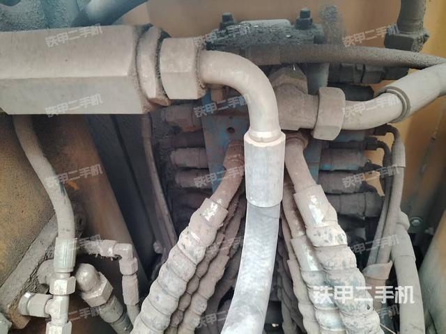 回轉(zhuǎn)馬達和主控閥（整機外觀）