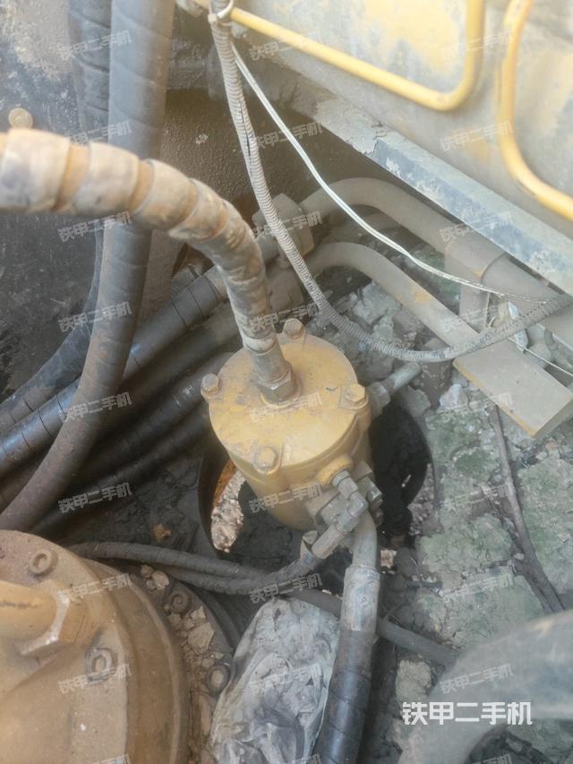 中央回轉(zhuǎn)接頭特寫（上車部件）