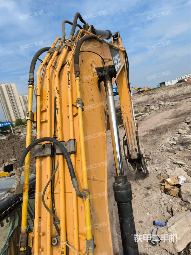 大臂整体 右侧（工作和回转装置）