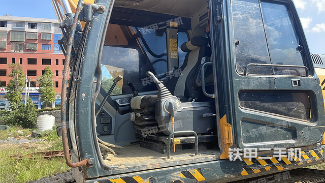 驾驶室整体（整机外观）